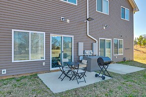 5 Mi to Charlotte Motor Speedway: Cozy Townhome