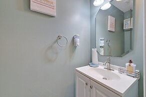 Home 9 Mi to Uptown Charlotte: Dogs Welcome!