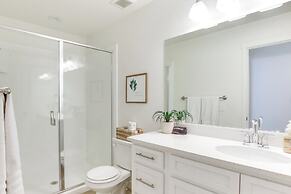 Walk to Marina & Lake: Spacious Garden City Gem!