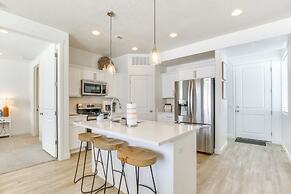 Walk to Marina & Lake: Spacious Garden City Gem!