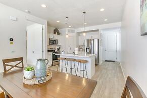 Walk to Marina & Lake: Spacious Garden City Gem!