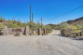 1 Mi to Saguaro NP: Charming Tucson Casita