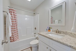 6 Mi to PNC Music Pavilion: Concord Townhome