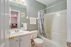 Home 9 Mi to Uptown Charlotte: Dogs Welcome!