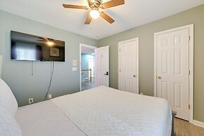 Home 9 Mi to Uptown Charlotte: Dogs Welcome!