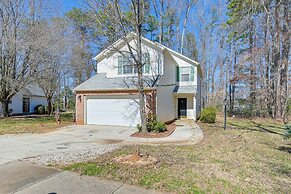 Home 9 Mi to Uptown Charlotte: Dogs Welcome!