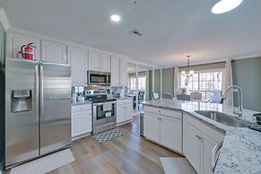 Home 9 Mi to Uptown Charlotte: Dogs Welcome!