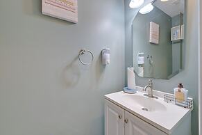 Home 9 Mi to Uptown Charlotte: Dogs Welcome!