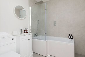 Beautiful 4-bed Close to South Downs Goodwood
