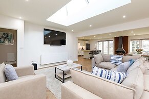 Beautiful 4-bed Close to South Downs Goodwood