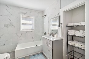 Charming Bungalow In Mckinney Walk To Downtown 2 Bedroom Bungalow