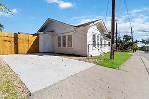 Charming Bungalow In Mckinney Walk To Downtown 2 Bedroom Bungalow