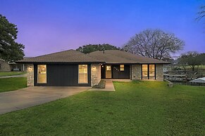 Lake House At Granbury 3 Bedroom Home