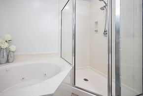 Phoenix On The Bay 1513 3 Bedroom Condo