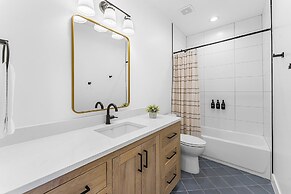 Sunny Days 7 Bedroom Home