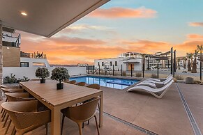 Sunny Days 7 Bedroom Home