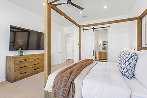 Sunny Days 7 Bedroom Home