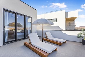 Sunny Days 7 Bedroom Home