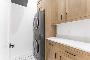 Sunny Days 7 Bedroom Home