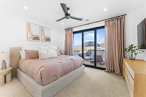 Sunny Days 7 Bedroom Home