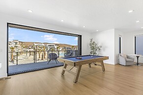 Sunny Days 7 Bedroom Home