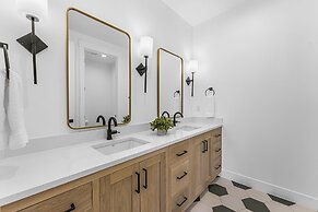 Sunny Days 7 Bedroom Home