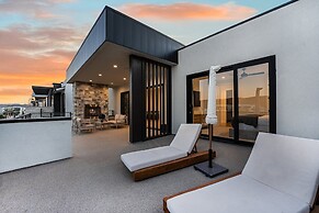 Sunny Days 7 Bedroom Home