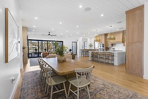 Sunny Days 7 Bedroom Home