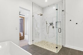 Sunny Days 7 Bedroom Home