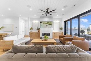 Sunny Days 7 Bedroom Home