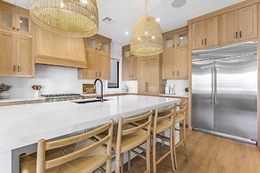 Sunny Days 7 Bedroom Home