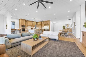 Sunny Days 7 Bedroom Home