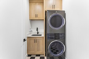 Sunny Days 7 Bedroom Home