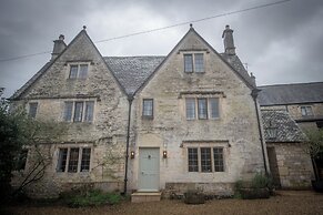 Mill House & Cottage - on Cotswold Way