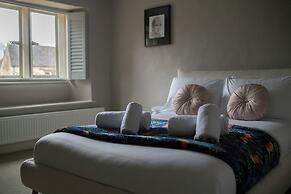 Mill House & Cottage - on Cotswold Way