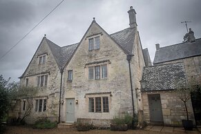 Mill House & Cottage - on Cotswold Way
