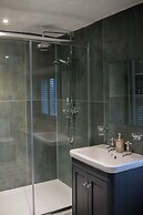 Mill House & Cottage - on Cotswold Way