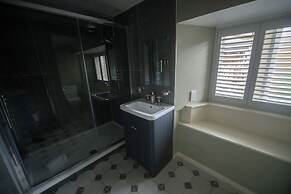 Mill House & Cottage - on Cotswold Way