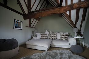 Mill House & Cottage - on Cotswold Way