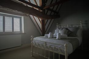 Mill House & Cottage - on Cotswold Way