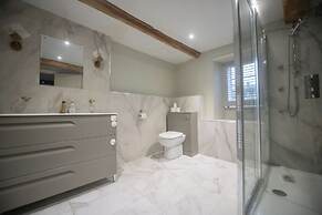 Mill House & Cottage - on Cotswold Way