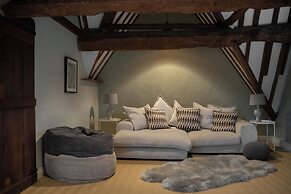 Mill House & Cottage - on Cotswold Way