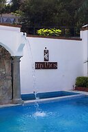 HOTEL MYTHOS