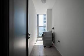 DE LA SOL Centre Point