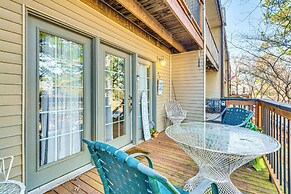 4 Mi to Greers Ferry Lake: Condo w/ Deck & Balcony