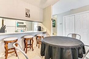 4 Mi to Greers Ferry Lake: Condo w/ Deck & Balcony