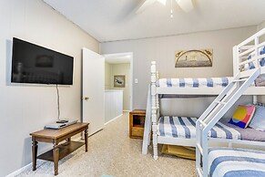 4 Mi to Greers Ferry Lake: Condo w/ Deck & Balcony