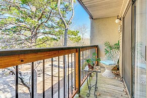 4 Mi to Greers Ferry Lake: Condo w/ Deck & Balcony