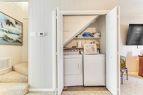 4 Mi to Greers Ferry Lake: Condo w/ Deck & Balcony