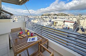 Urban Oasis with Acropolis Views by GHH